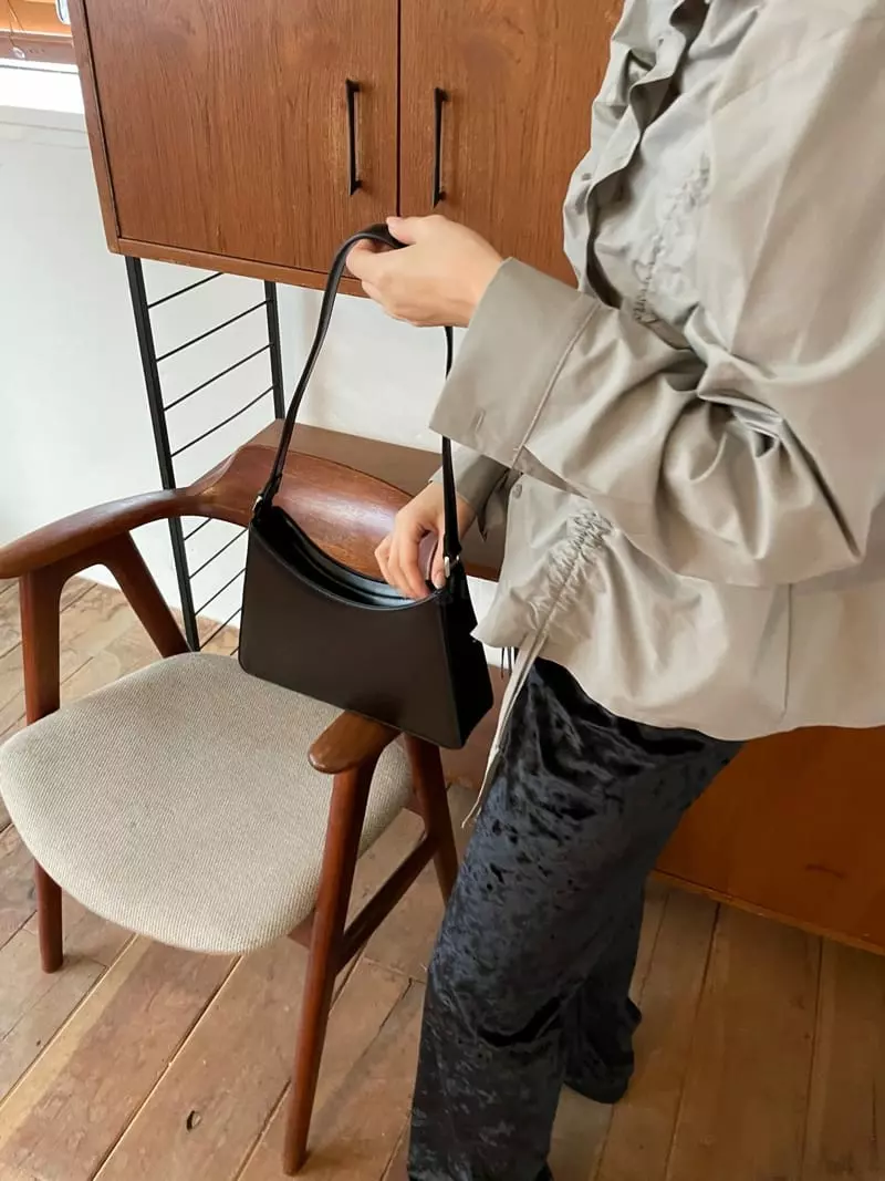 Nyunyu Wear - Korean Women Fashion - #momslook - Lang V Bag - 5