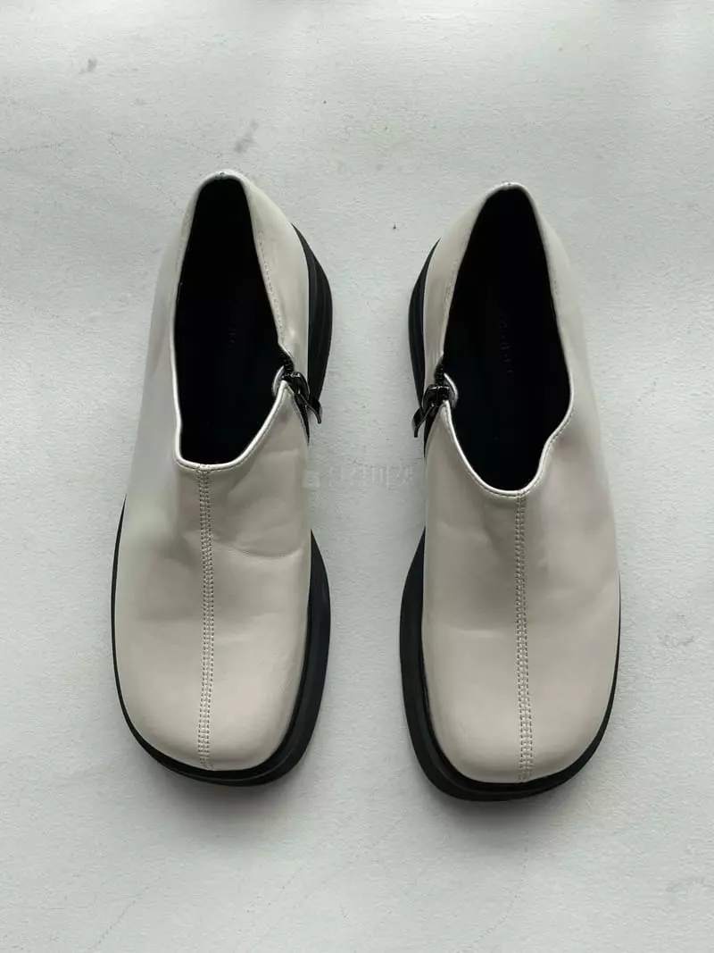 Nyunyu Wear - Korean Women Fashion - #vintageinspired - One Zipper Loafer - 6