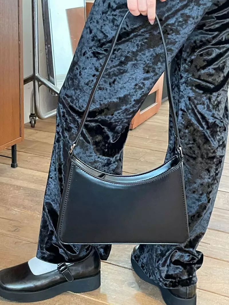 Nyunyu Wear - Korean Women Fashion - #womensfashion - Lang V Bag - 6