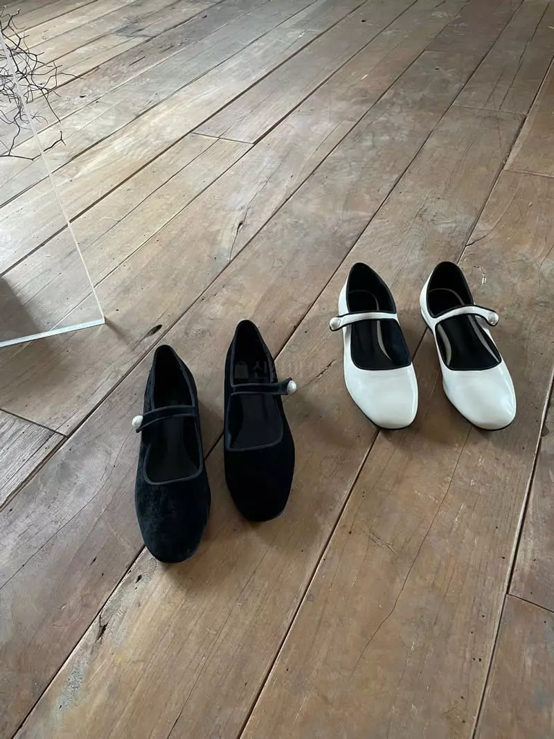 Nyunyu Wear - Korean Women Fashion - #womensfashion - Point Flats - 2
