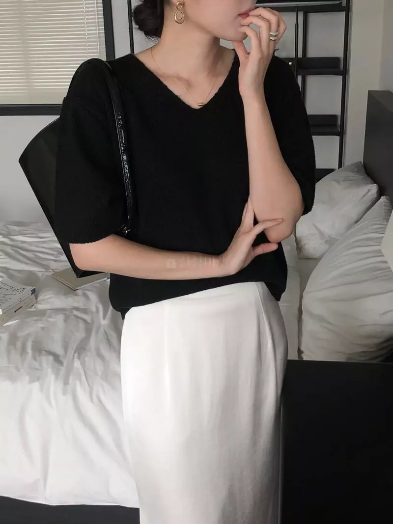 Overclassic - Korean Women Fashion - #momslook - Nore V Neck Knit Tee - 2