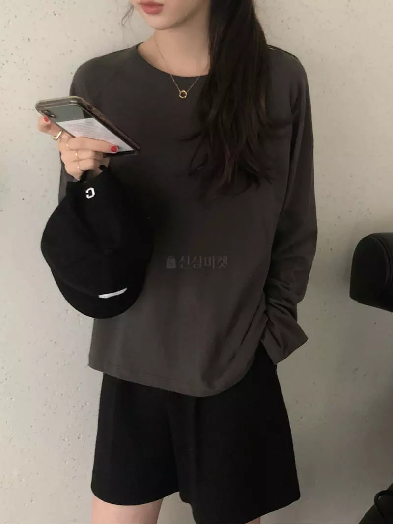 Overclassic - Korean Women Fashion - #momslook - Raglan Turtleneck Tee - 7