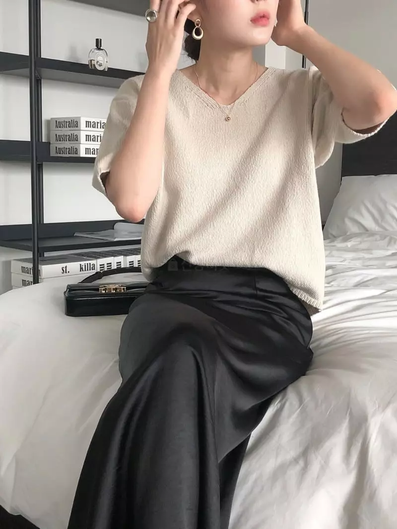 Overclassic - Korean Women Fashion - #vintagekidsstyle - Nore V Neck Knit Tee - 11