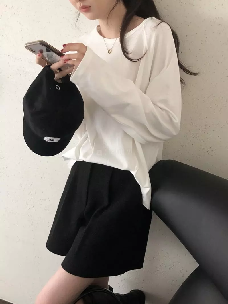 Overclassic - Korean Women Fashion - #vintagekidsstyle - Raglan Turtleneck Tee - 10