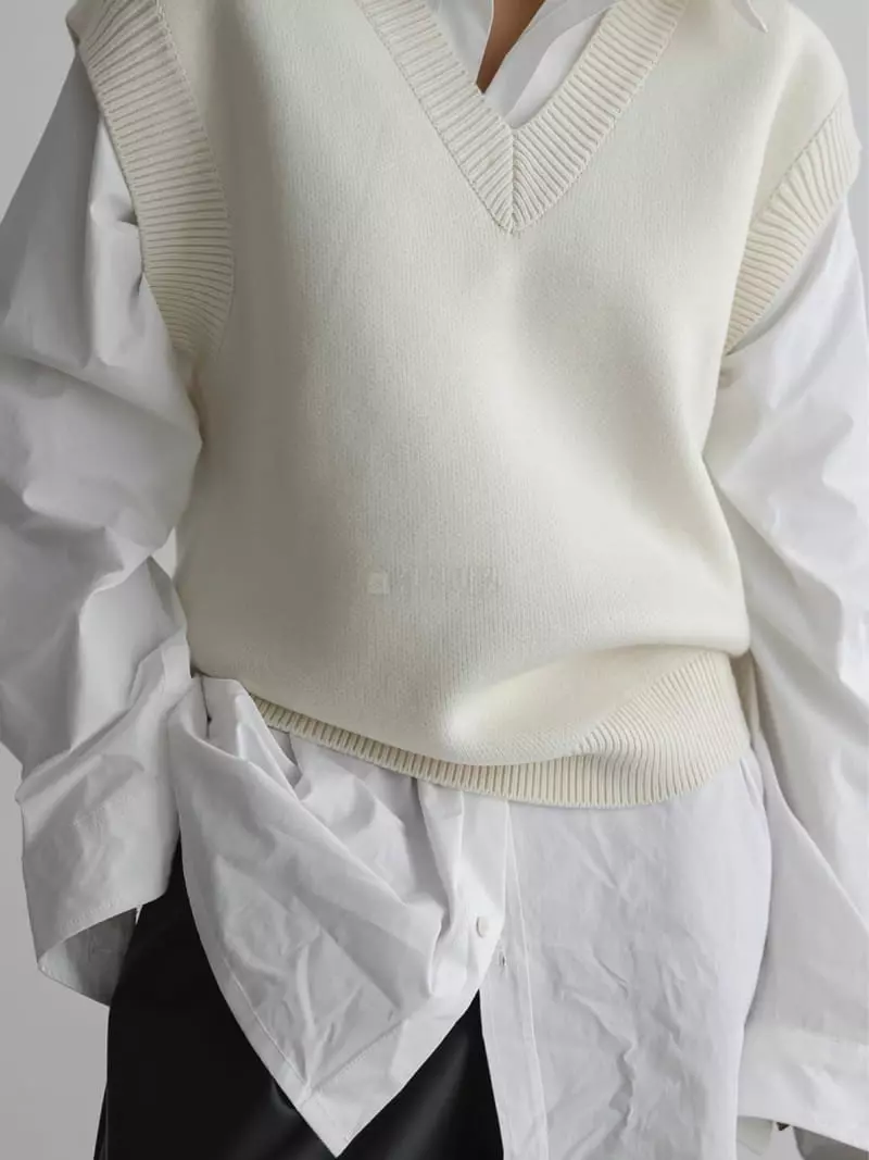 Paper Moon - Korean Women Fashion - #womensfashion - Oversize V Neck Vest
