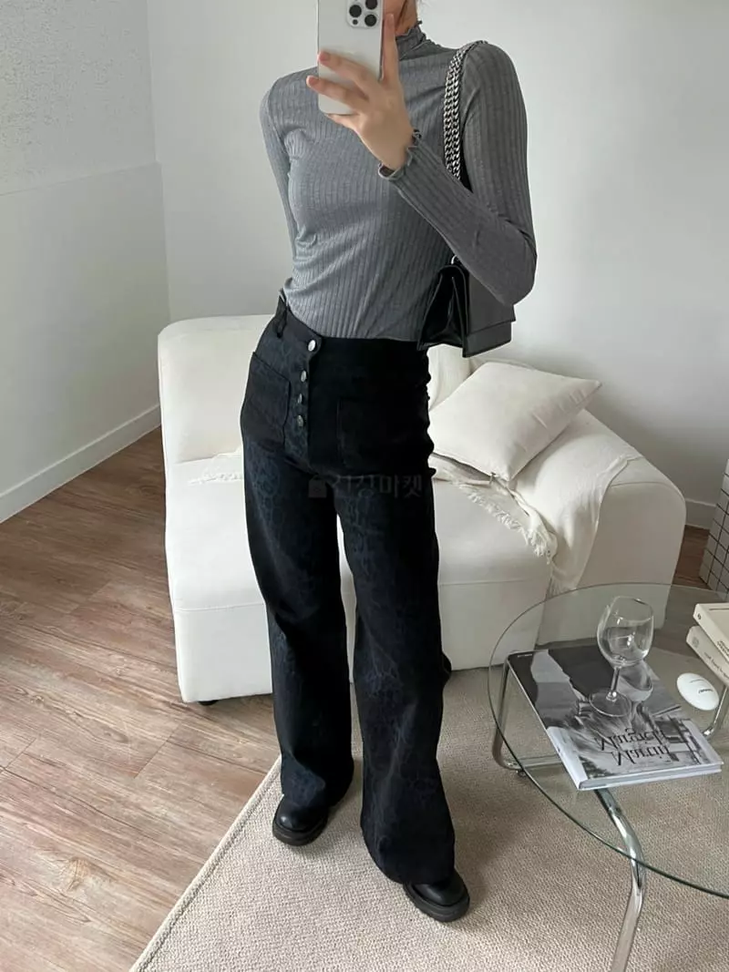 Pic - Korean Women Fashion - #momslook - Mock Neck Rib Tee - 9