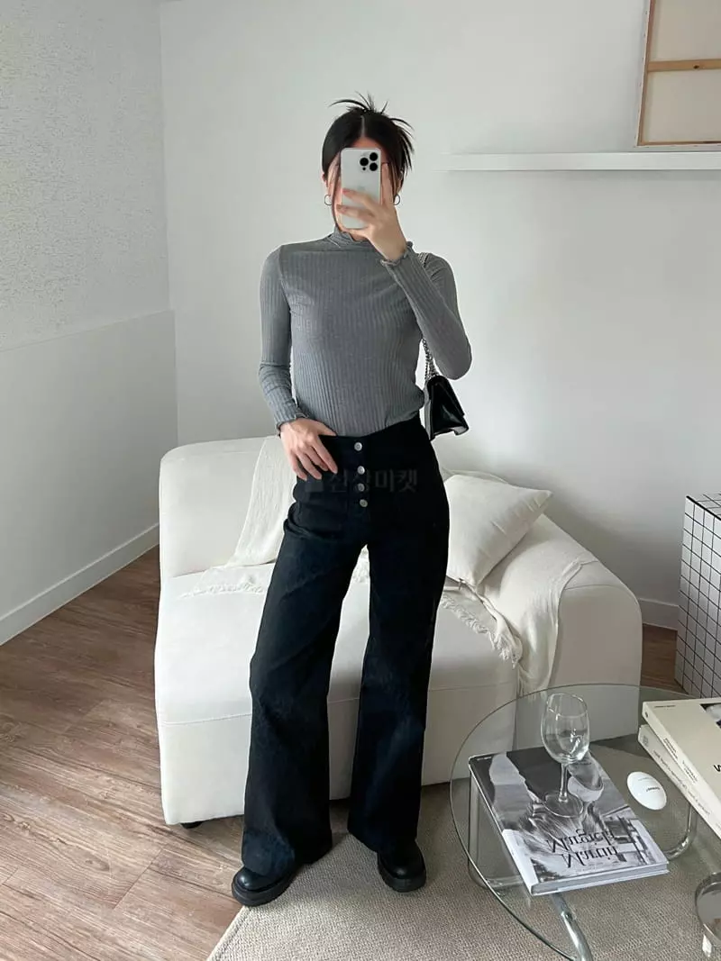 Pic - Korean Women Fashion - #momslook - Mock Neck Rib Tee - 4
