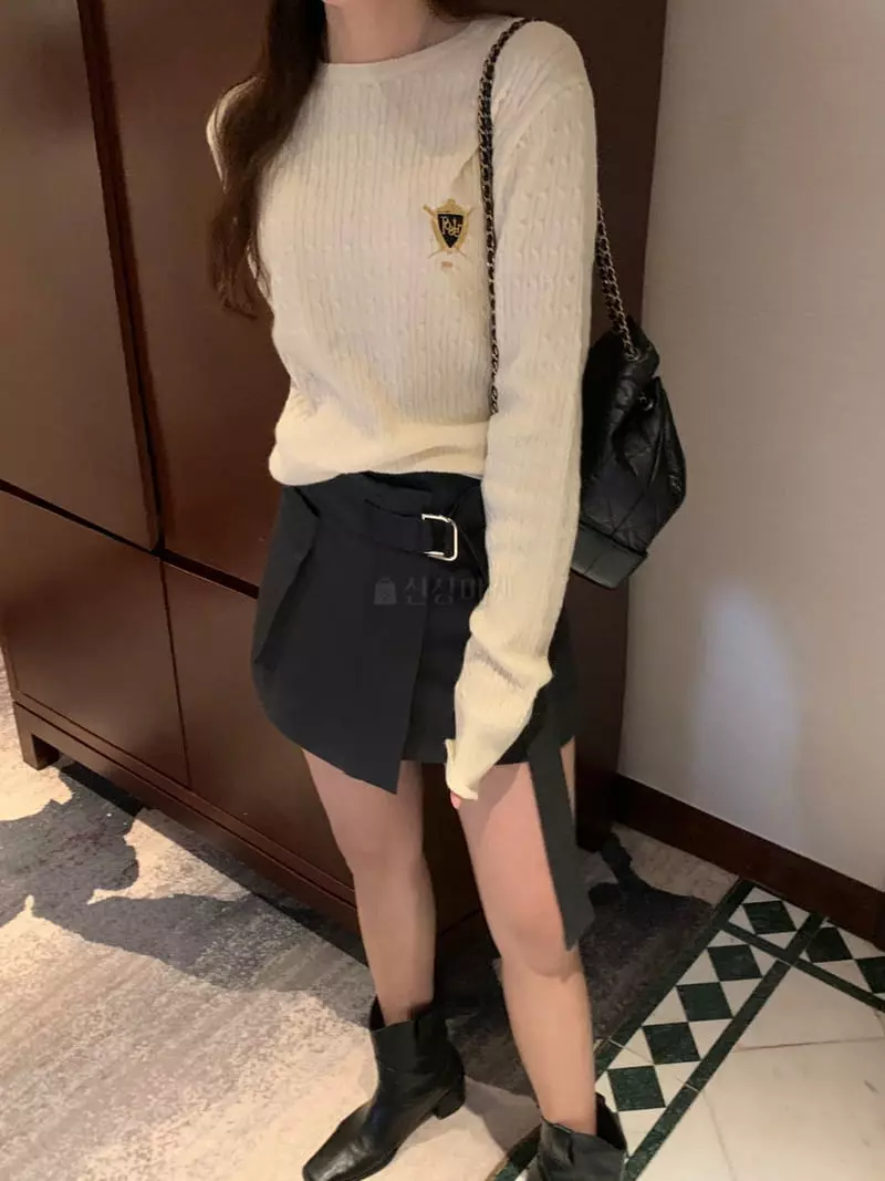 Poster - Korean Women Fashion - #momslook - Rorell Embroidery Knit Tee - 8