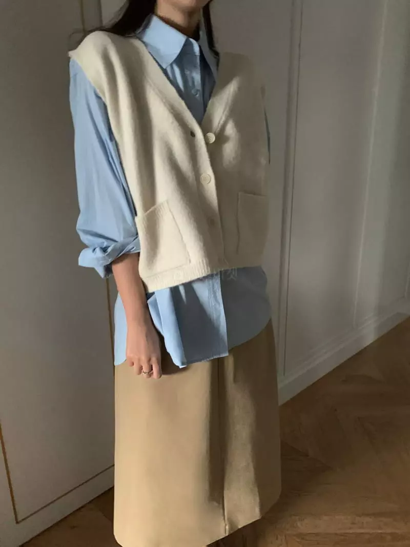 Poster - Korean Women Fashion - #thelittlethings - Mui Vest - 4