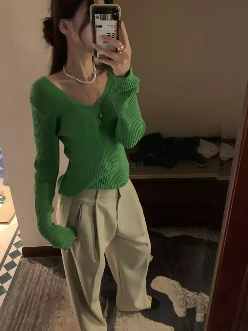 Poster - Korean Women Fashion - #thelittlethings - Apfel Two-way Knit Tee