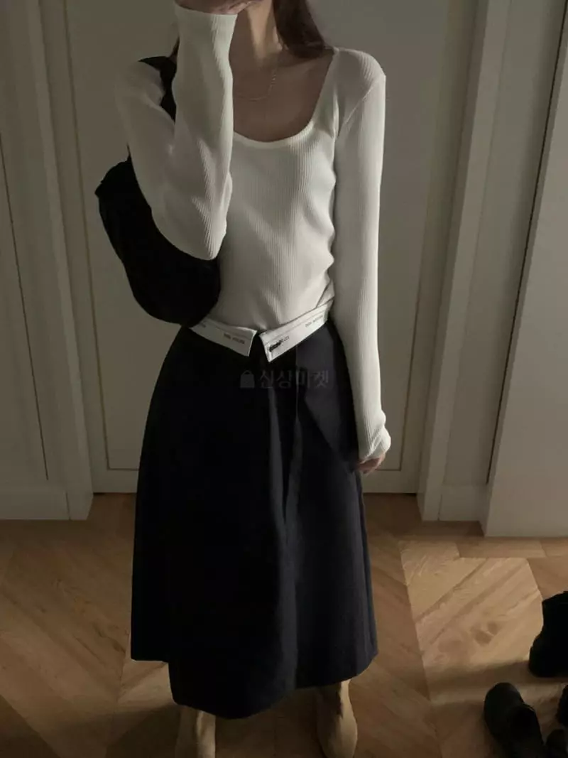 Poster - Korean Women Fashion - #thelittlethings - Crova Tee - 7