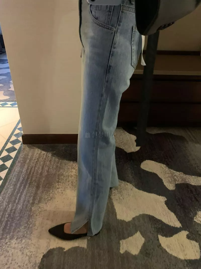 Poster - Korean Women Fashion - #vintagekidsstyle - Slit Jeans - 2