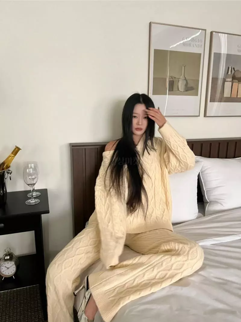 Project Wave - Korean Women Fashion - #momslook - Egg V Neck Knit Tee