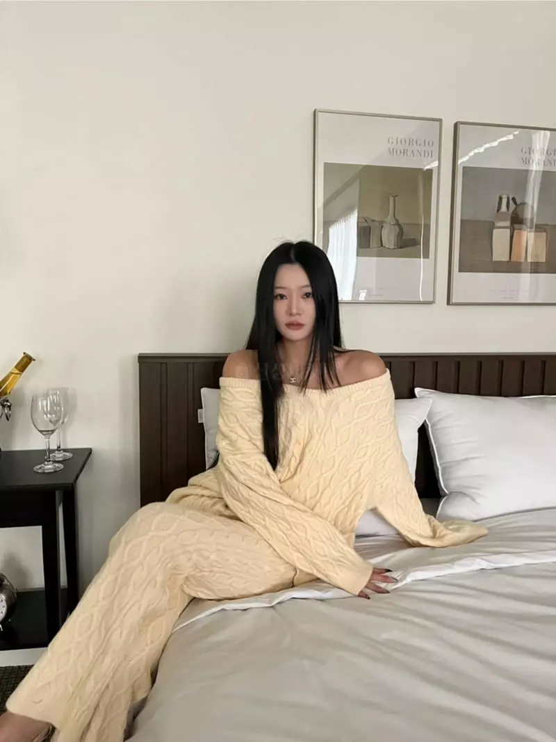 Project Wave - Korean Women Fashion - #momslook - Egg V Neck Knit Tee - 3