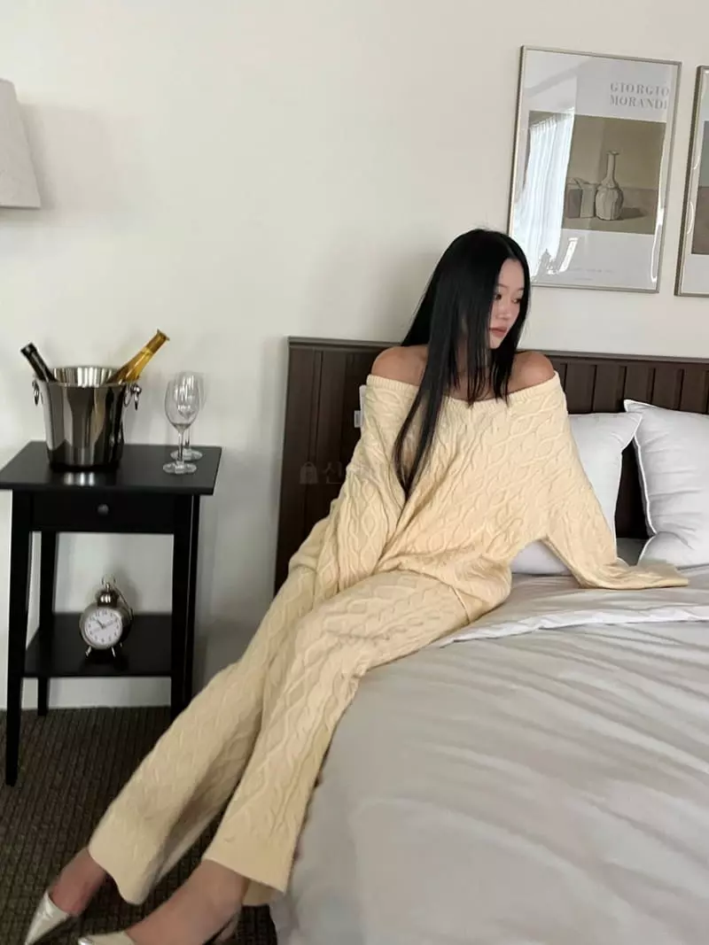 Project Wave - Korean Women Fashion - #momslook - Egg V Neck Knit Tee - 4