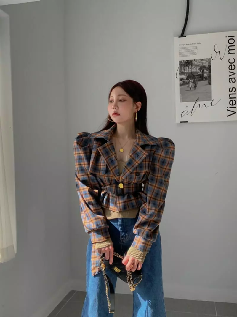 Rare Closet - Korean Women Fashion - #momslook - Check Short Trench Jacket - 12