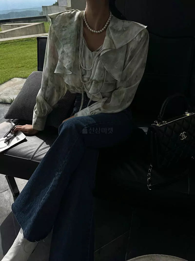 Rare Closet - Korean Women Fashion - #momslook - Chav Frill Blouse - 4