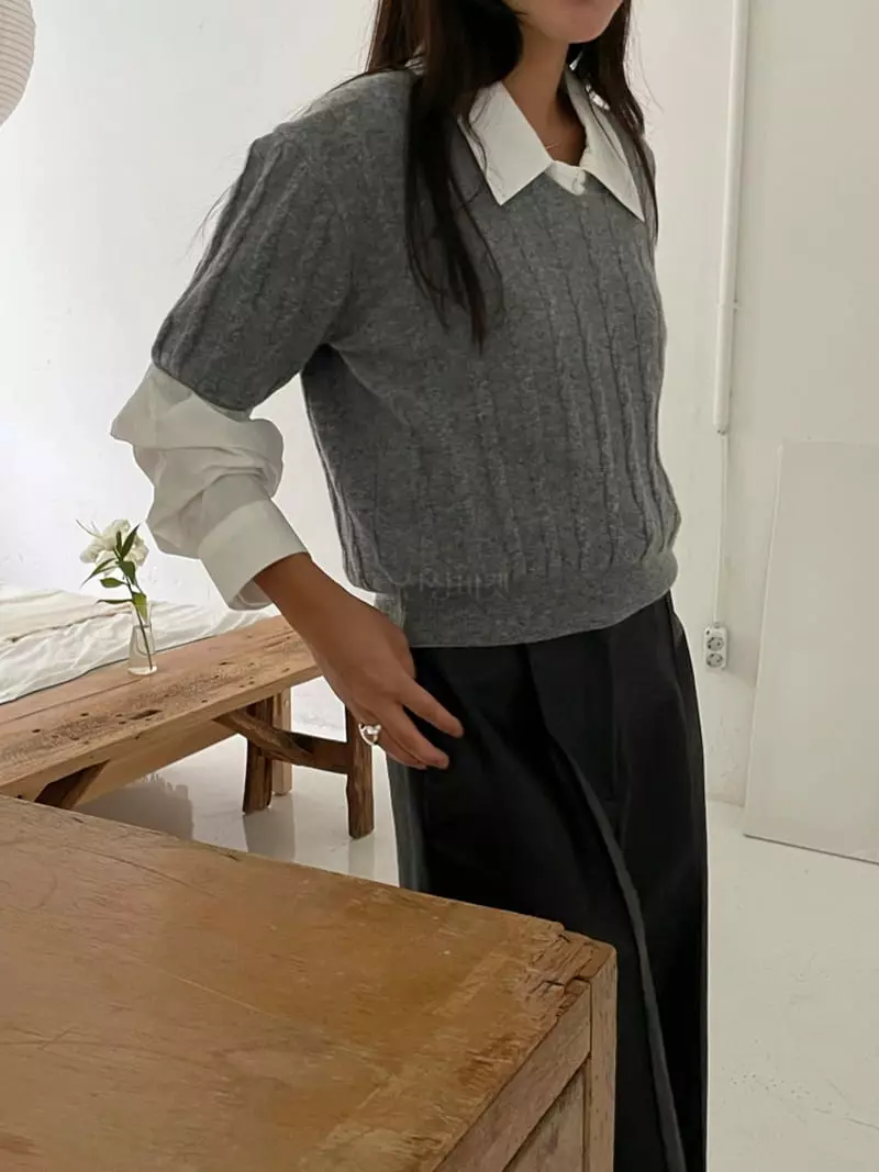 Ravi - Korean Women Fashion - #momslook - Cash V Knit Tee
