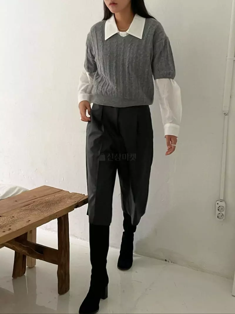 Ravi - Korean Women Fashion - #momslook - Cash V Knit Tee - 3