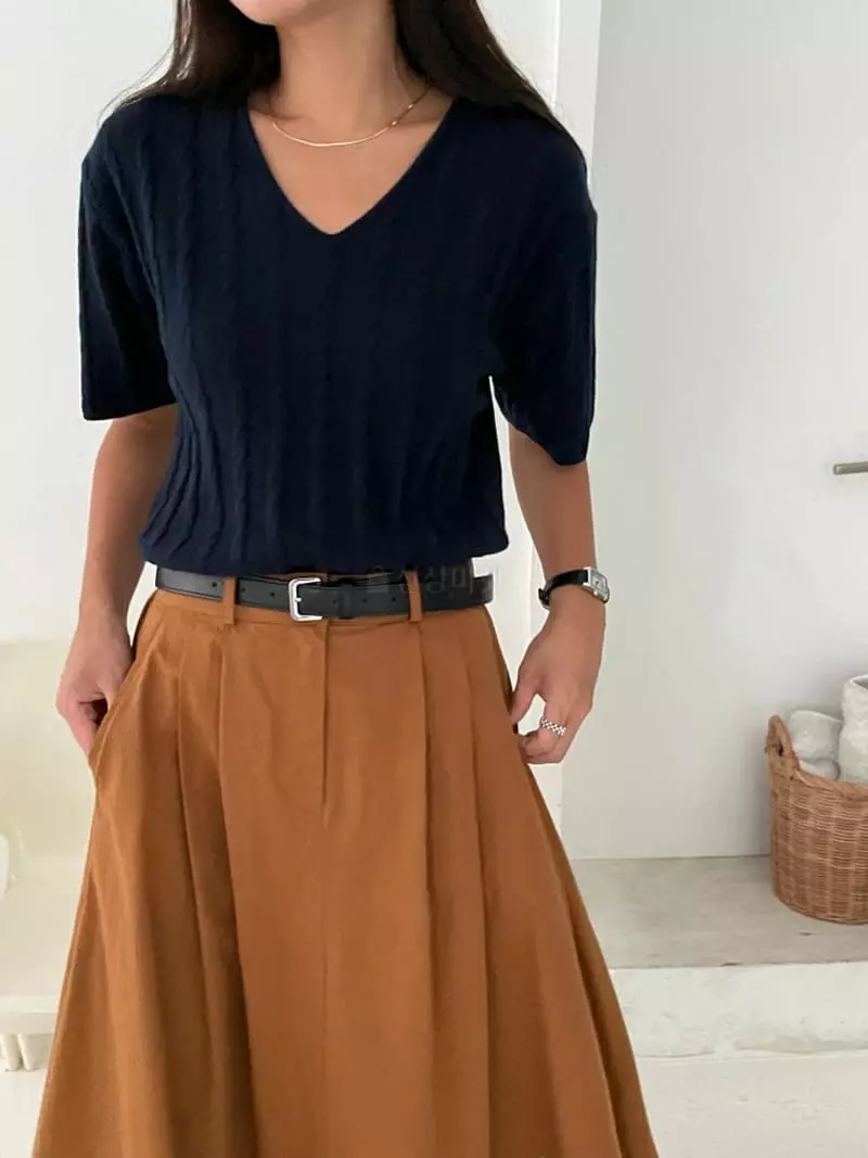 Ravi - Korean Women Fashion - #momslook - Cash V Knit Tee - 9