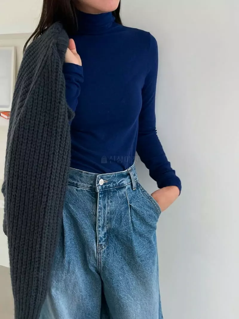 Ravi - Korean Women Fashion - #momslook - Arc Turtleneck Tee - 8