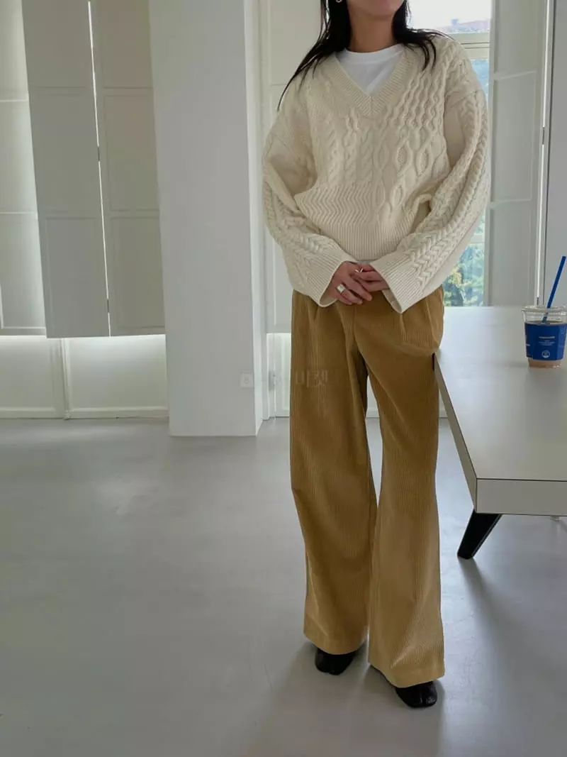 Ravi - Korean Women Fashion - #womensfashion - Cream Rib Shorts
