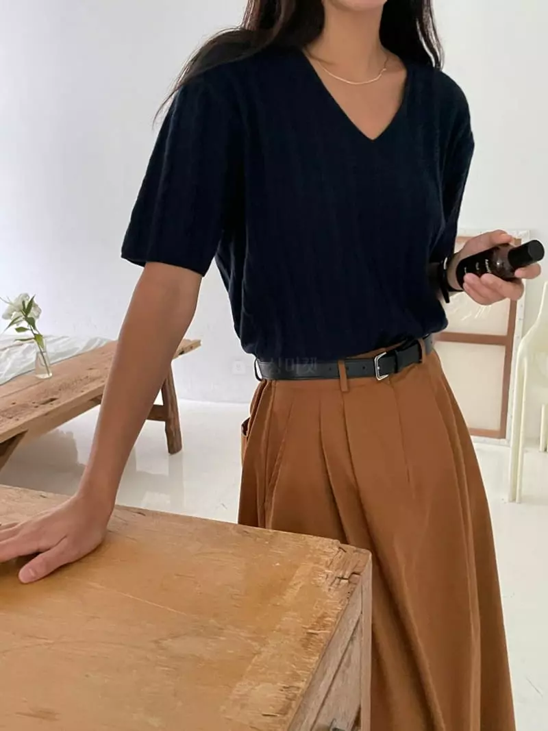 Ravi - Korean Women Fashion - #womensfashion - Cash V Knit Tee - 12