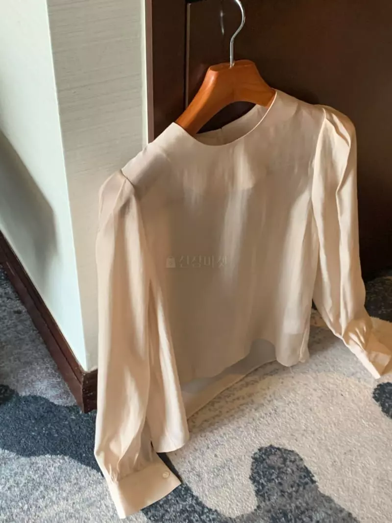 Renouveau - Korean Women Fashion - #womensfashion - Silky Blouse - 2