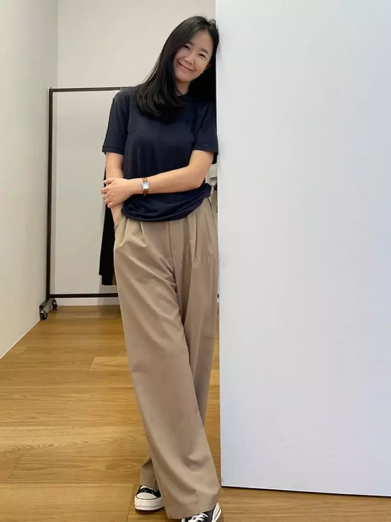 Reve - Korean Women Fashion - #womensfashion - Banding Two Tuck Pants - 2
