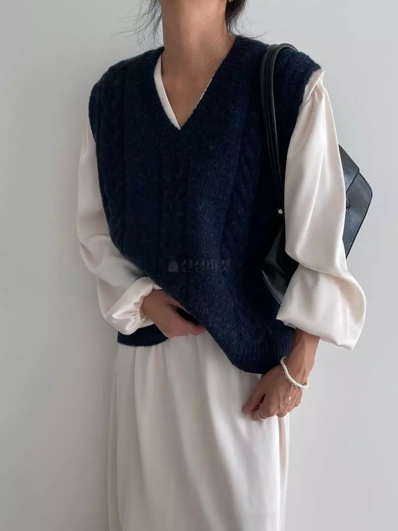 Ripple - Korean Women Fashion - #momslook - Boa Vest - 3