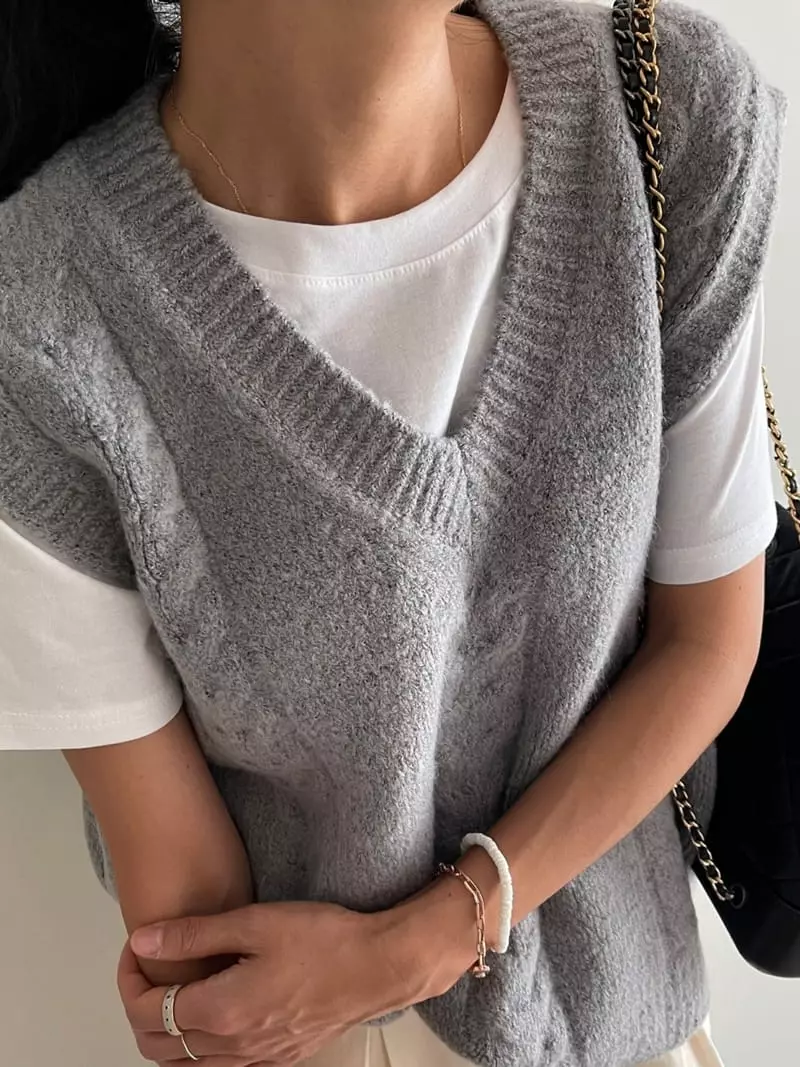 Ripple - Korean Women Fashion - #momslook - Boa Vest - 5