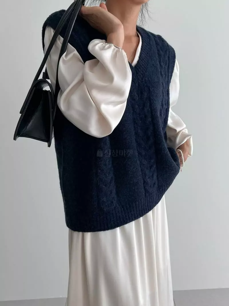 Ripple - Korean Women Fashion - #momslook - Boa Vest - 7