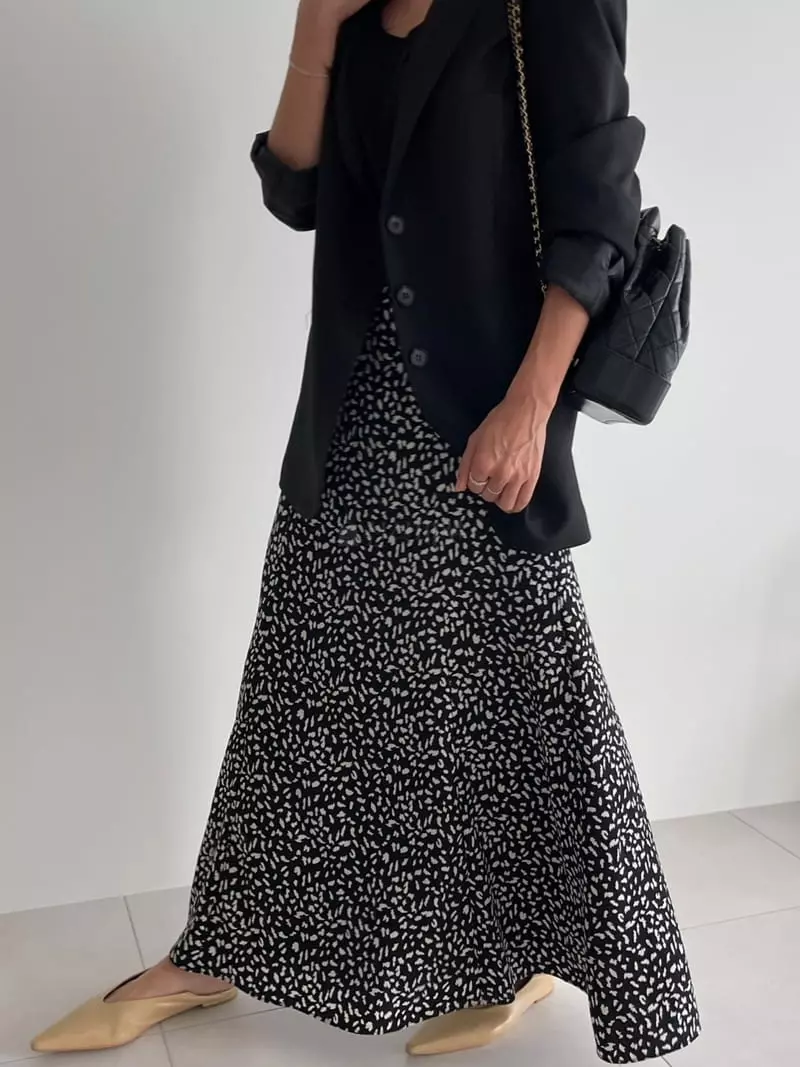 Ripple - Korean Women Fashion - #vintageinspired - Leo Lonf Skirt - 4