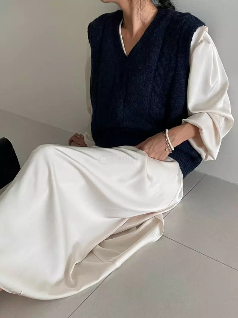 Ripple - Korean Women Fashion - #womensfashion - Boa Vest - 2