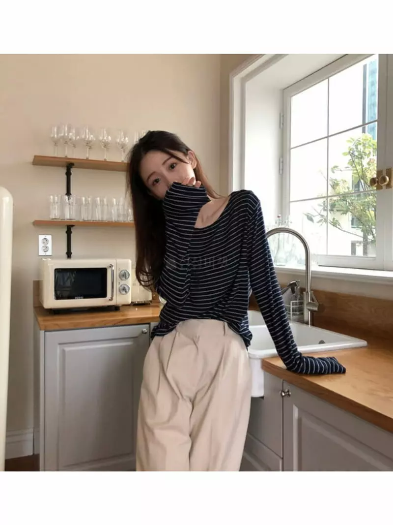 Room698 - Korean Women Fashion - #momslook - Lip Neck Stripes Tee - 6
