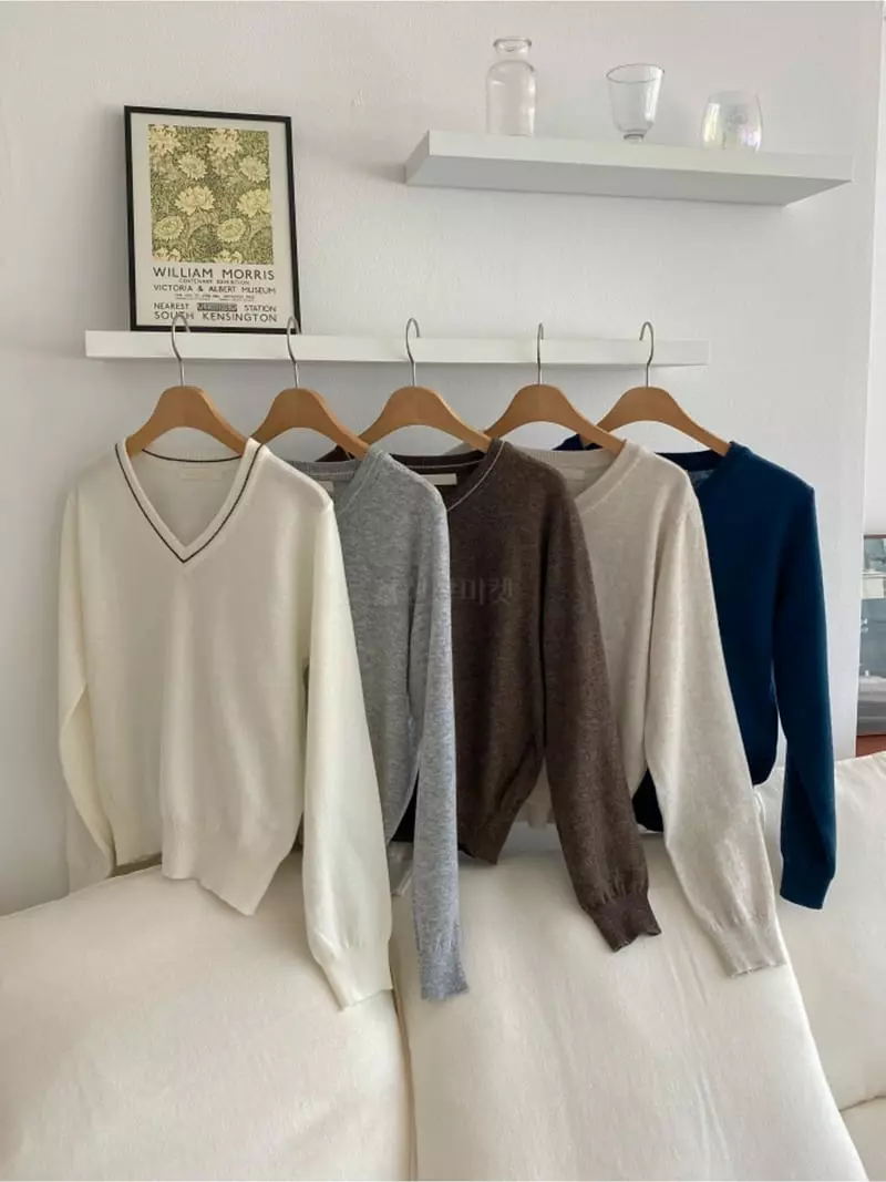 Room698 - Korean Women Fashion - #vintagekidsstyle - V Knit Tee - 2