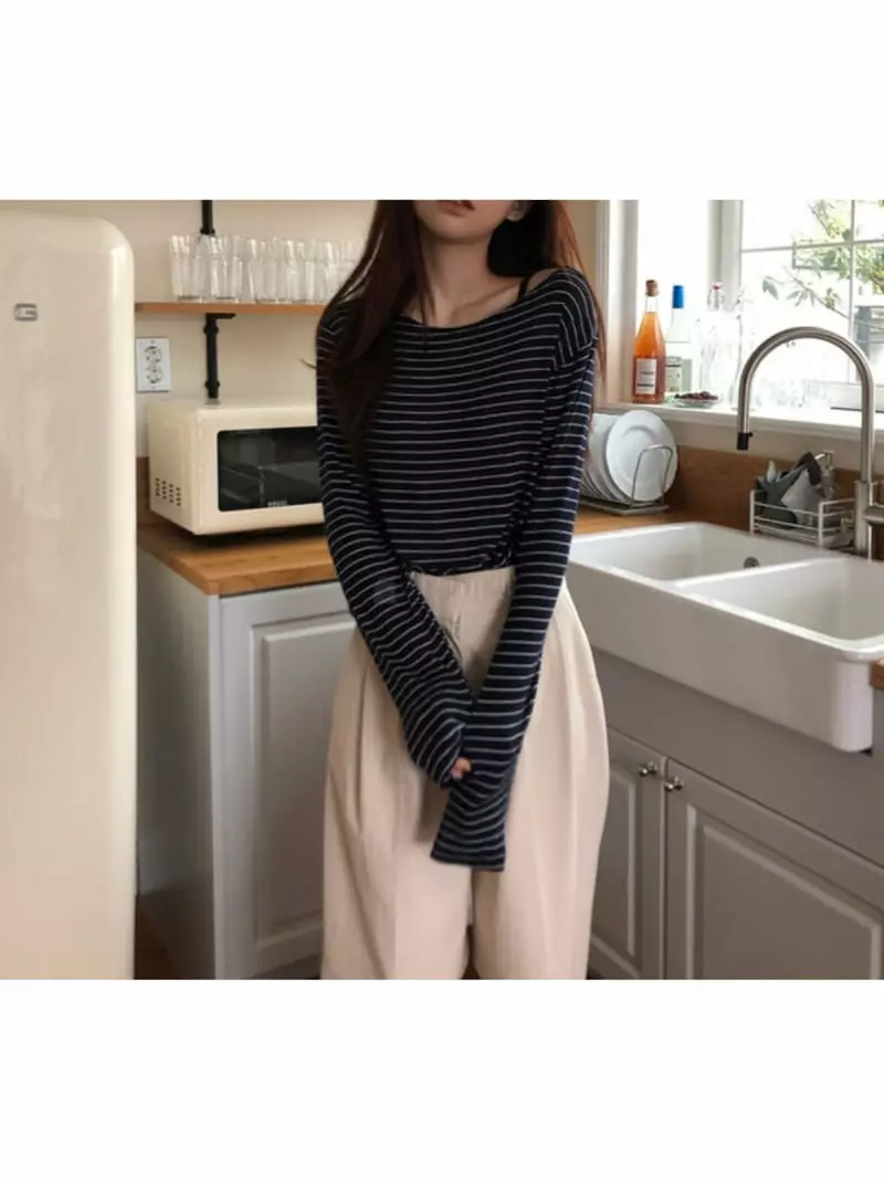 Room698 - Korean Women Fashion - #womensfashion - Lip Neck Stripes Tee - 8