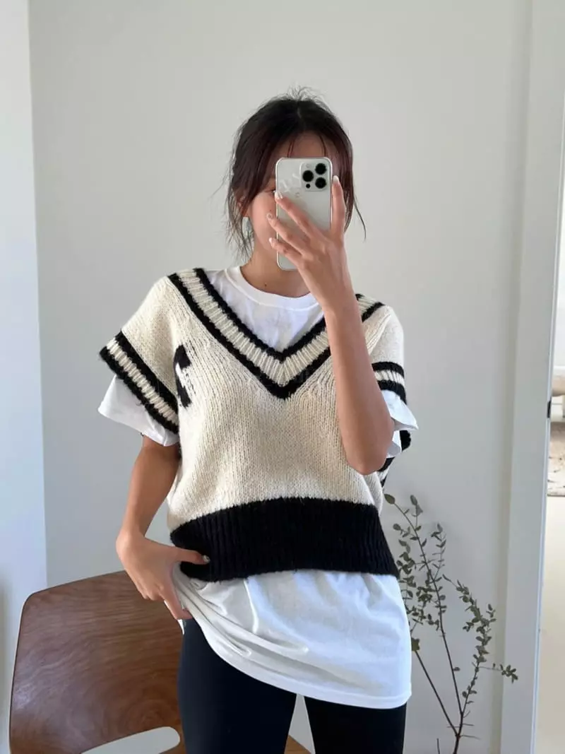 Rooms shop - Korean Women Fashion - #momslook - Seven Knit Tee - 2