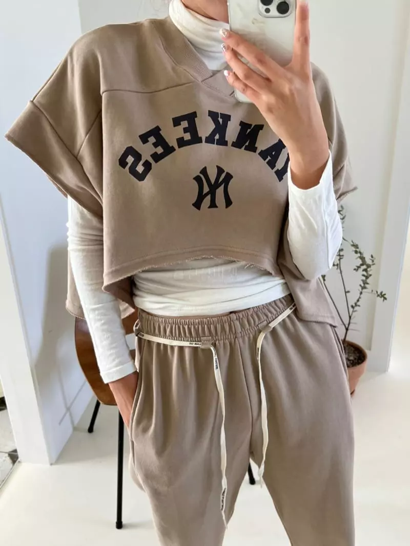 Rooms shop - Korean Women Fashion - #pursuepretty - Patch Vest
