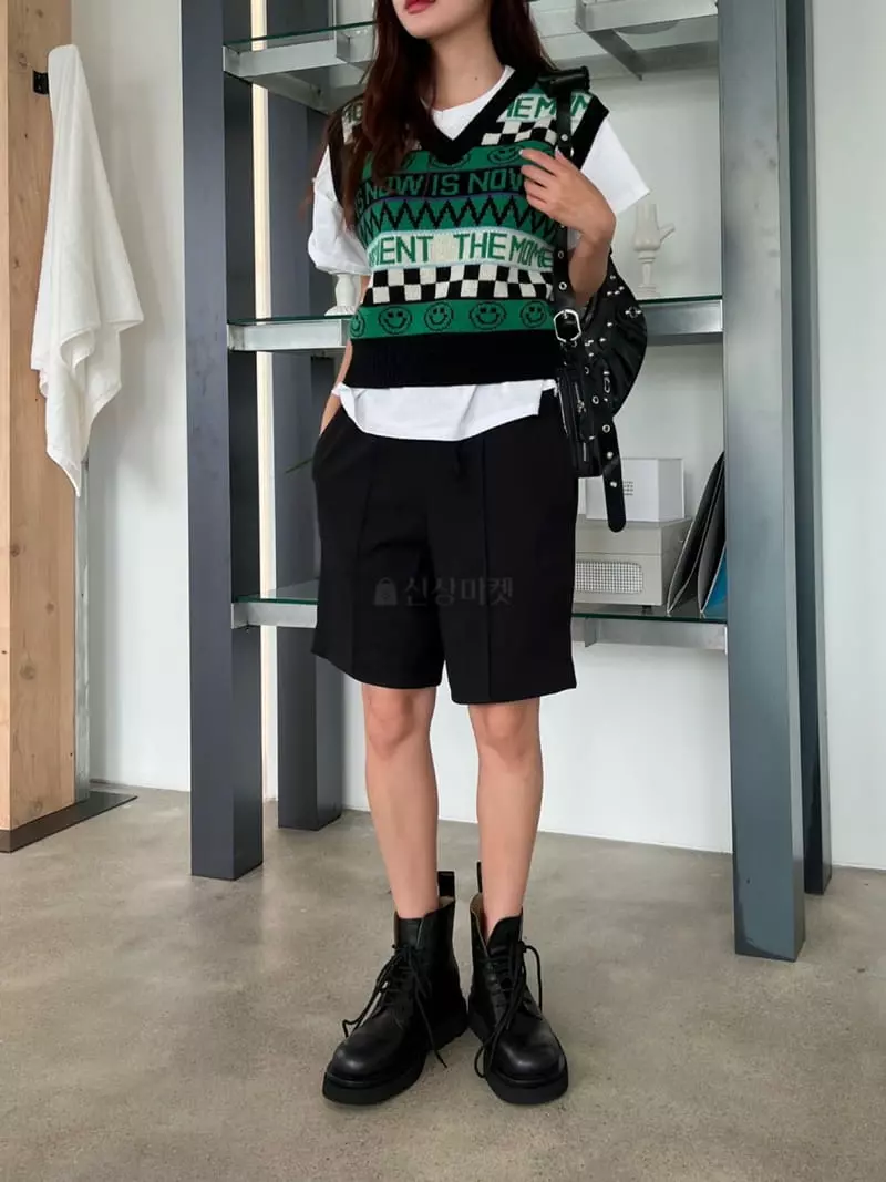 Rooms shop - Korean Women Fashion - #womensfashion - Smile Vest Knit Tee - 6
