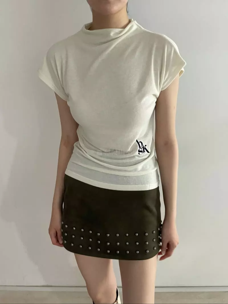 Rooof - Korean Women Fashion - #momslook - Alpabet Turtleneck Tee - 5