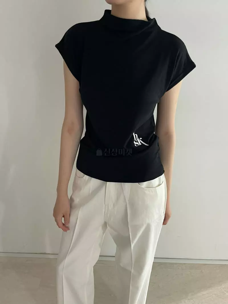 Rooof - Korean Women Fashion - #momslook - Alpabet Turtleneck Tee - 7
