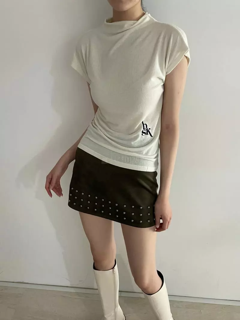 Rooof - Korean Women Fashion - #momslook - Alpabet Turtleneck Tee - 9