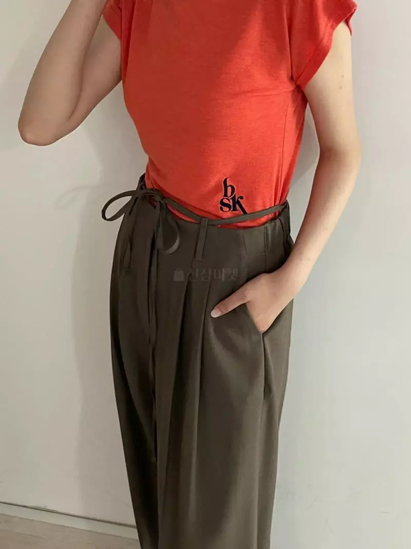 Rooof - Korean Women Fashion - #momslook - Solid Strap Pants - 2