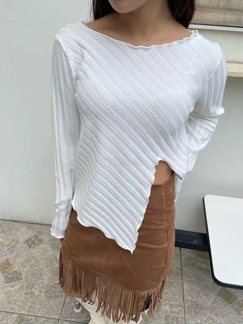 Rooof - Korean Women Fashion - #momslook - Sasun Slit Tee - 2
