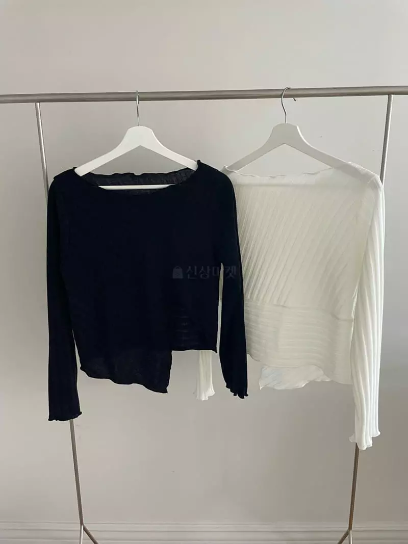 Rooof - Korean Women Fashion - #womensfashion - Sasun Slit Tee - 4