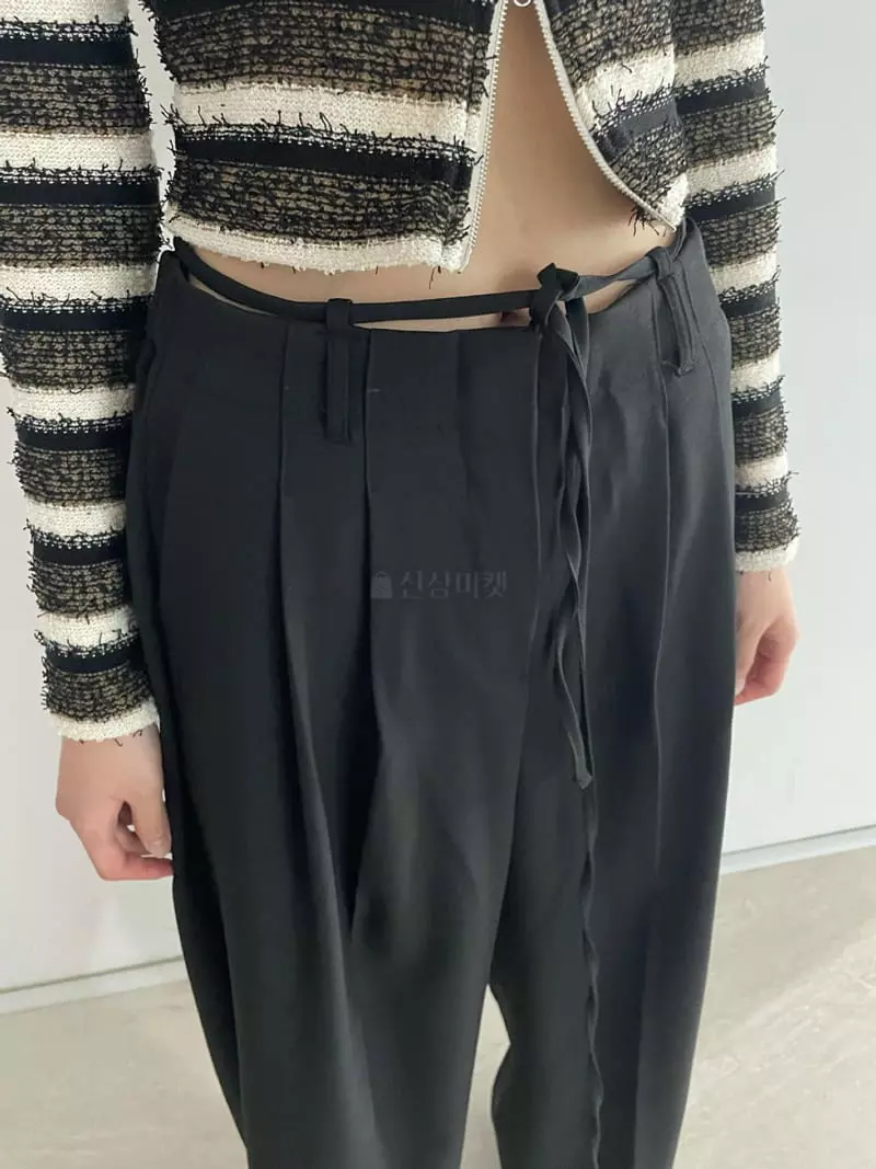 Rooof - Korean Women Fashion - #womensfashion - Solid Strap Pants - 9
