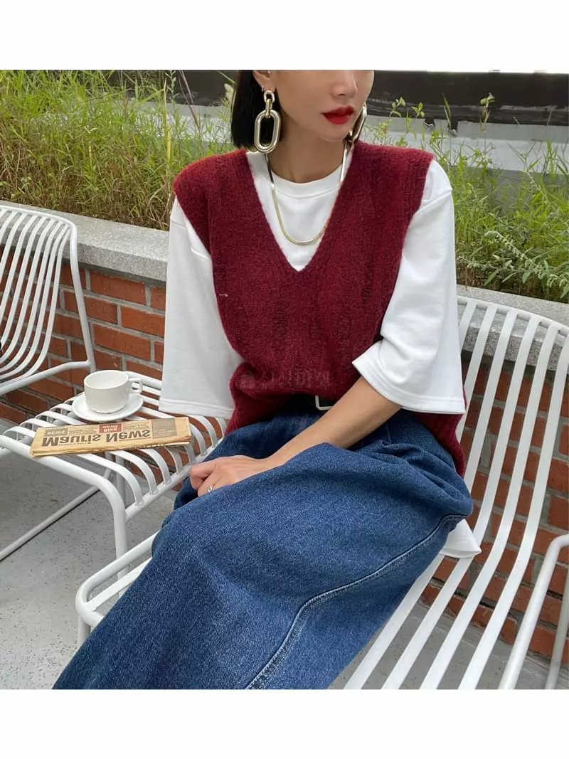 Ryon - Korean Women Fashion - #momslook - Split Vest - 9