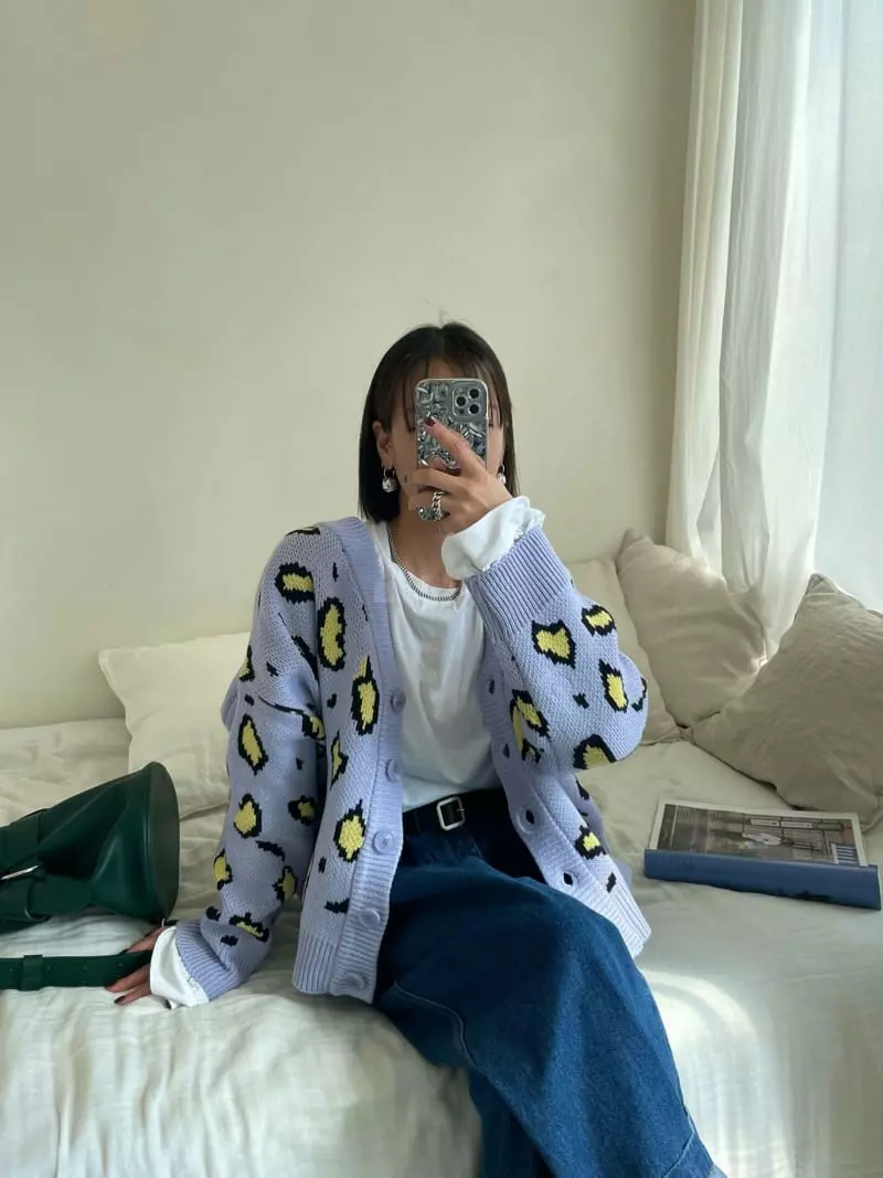 Ryon - Korean Women Fashion - #momslook - Leo V Cardigan - 11