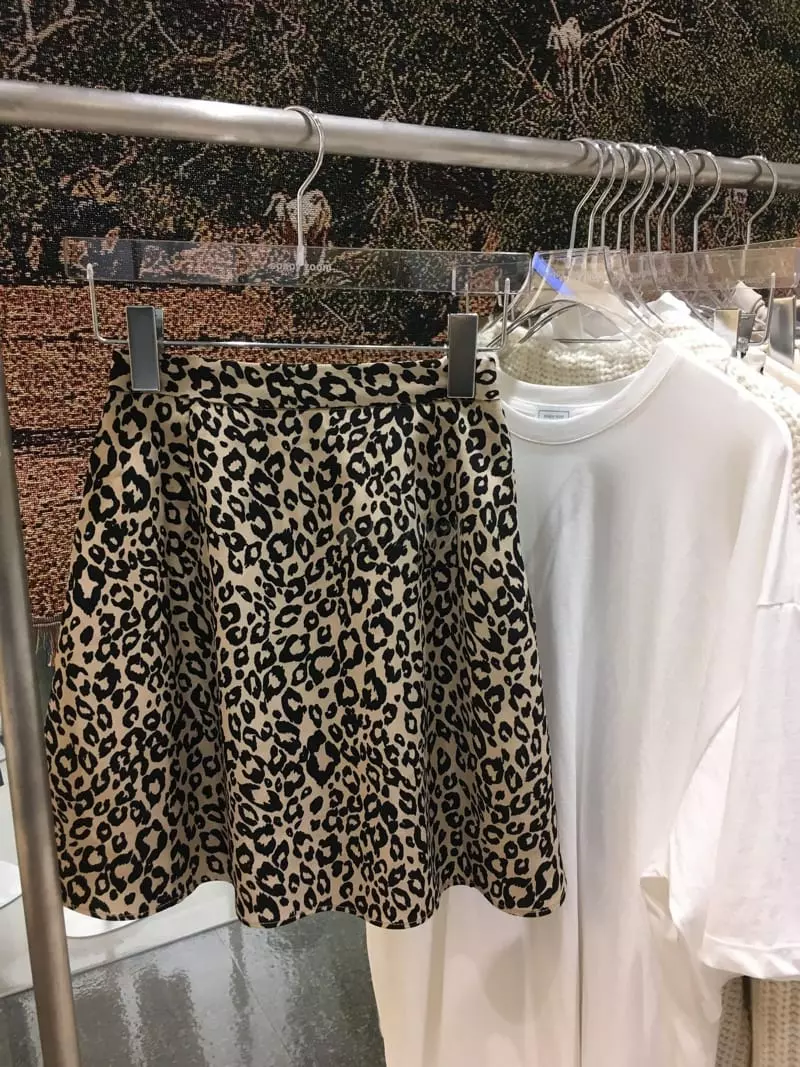 Soapyroom - Korean Women Fashion - #womensfashion - Leopard Short Skirt - 11